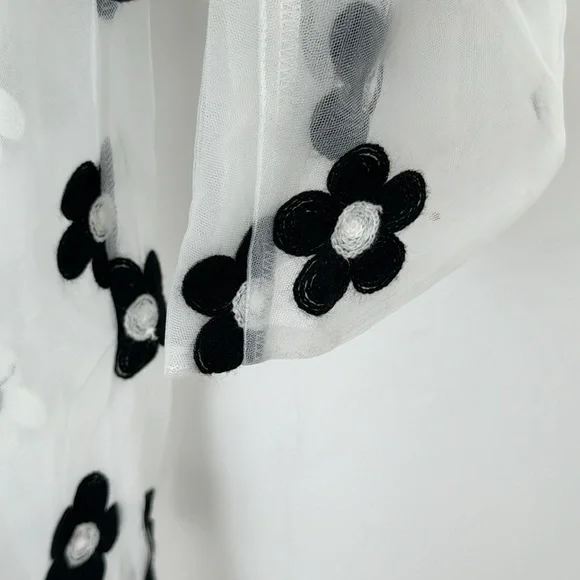 LA VIE Style House White Mesh Caftan Style Dress with Floral Embroidery One Size - Picture 12 of 13